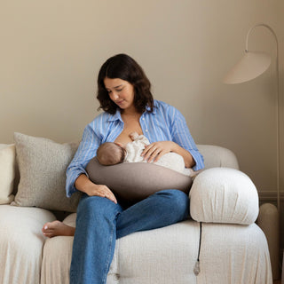 bbhugme Nursing Pillow Hazel Brown women feeding baby