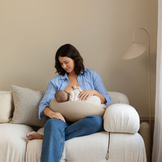 bbhugme Nursing Pillow Seashell Beige women feeding baby
